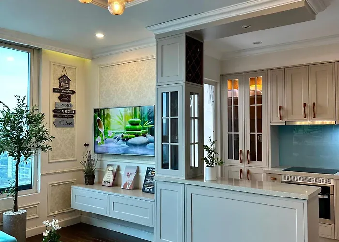 Luxury 2-Bedroom Apartment With Gym, Pool, Park