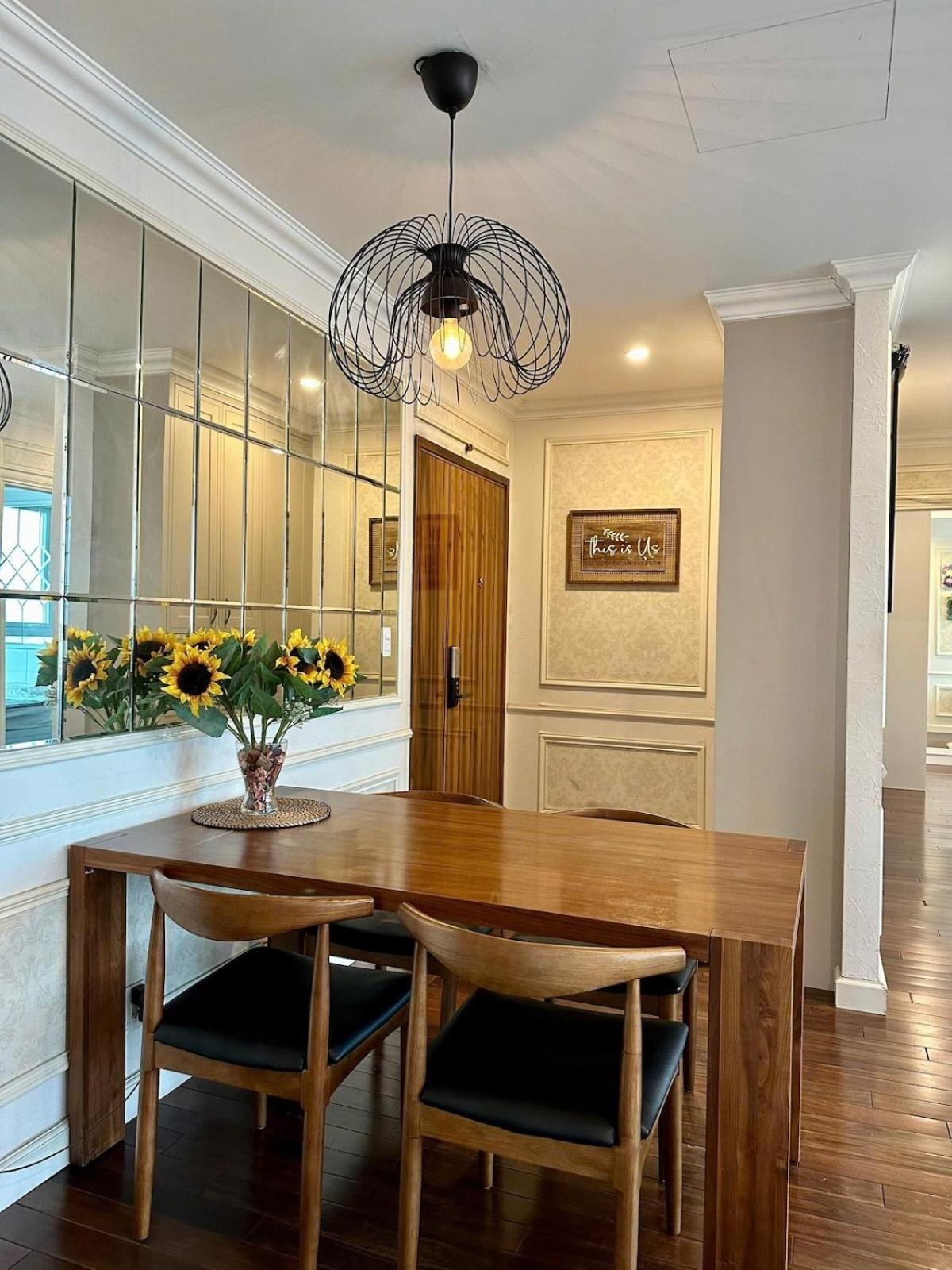 Căn hộ Luxury 2-bedroom With Gym, Pool, Park TP. Hồ Chí Minh