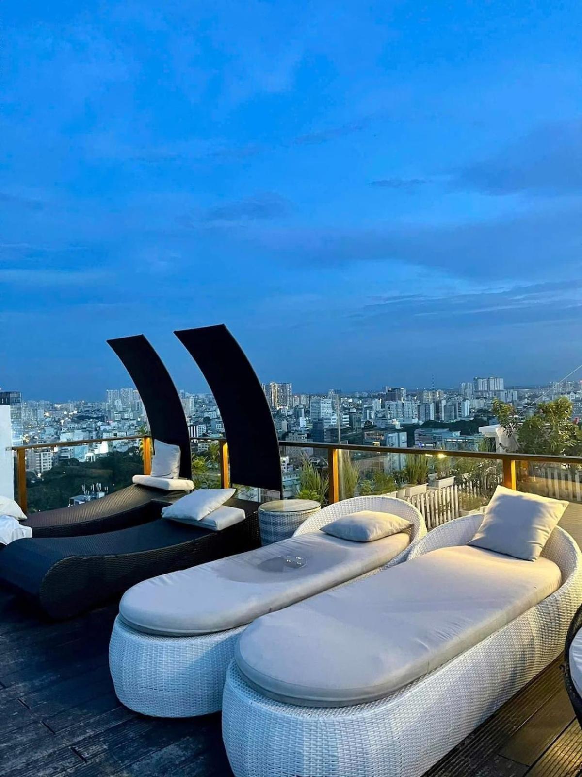 Căn hộ Luxury 2-bedroom With Gym, Pool, Park