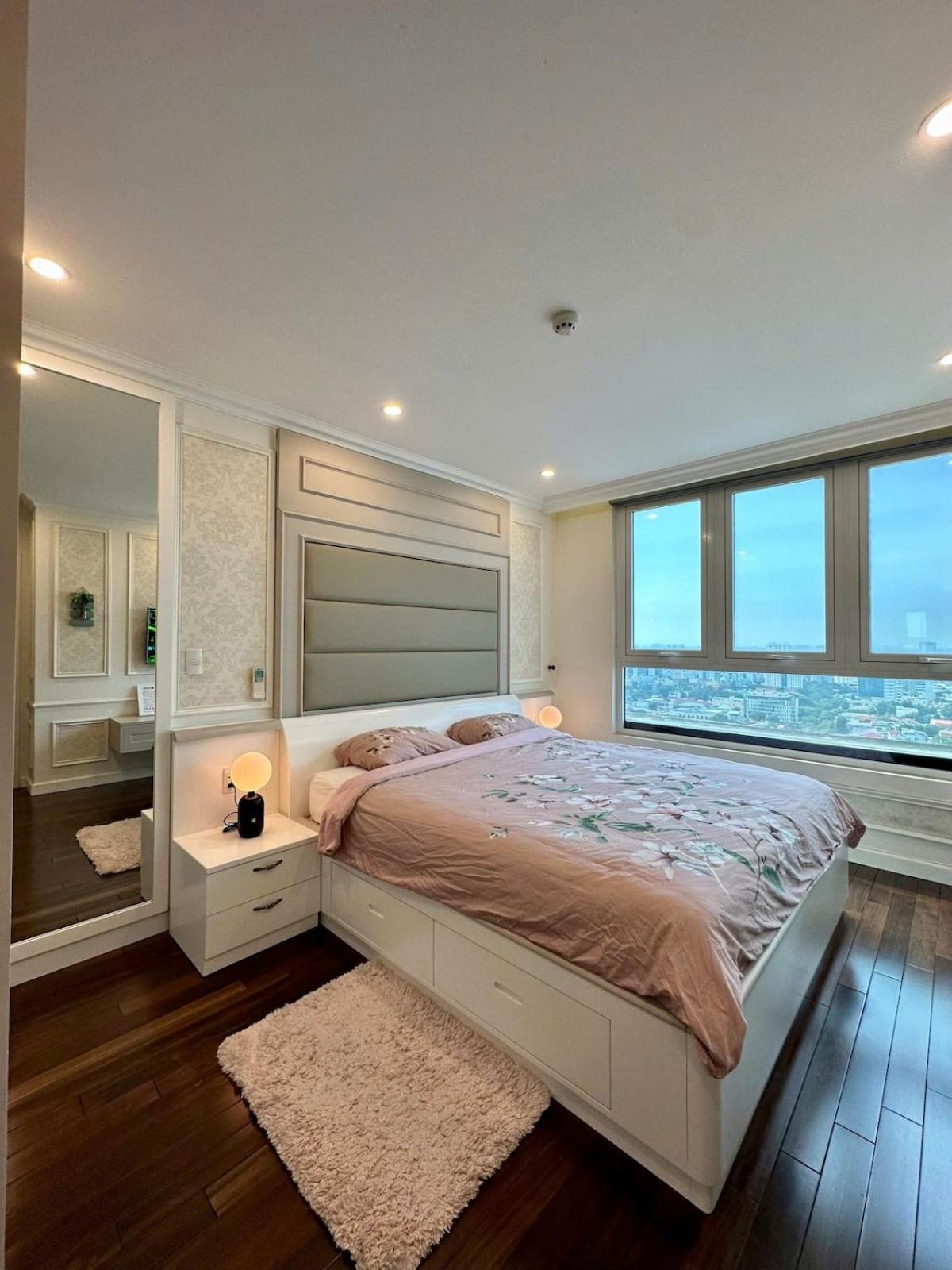 Căn hộ Luxury 2-bedroom With Gym, Pool, Park *